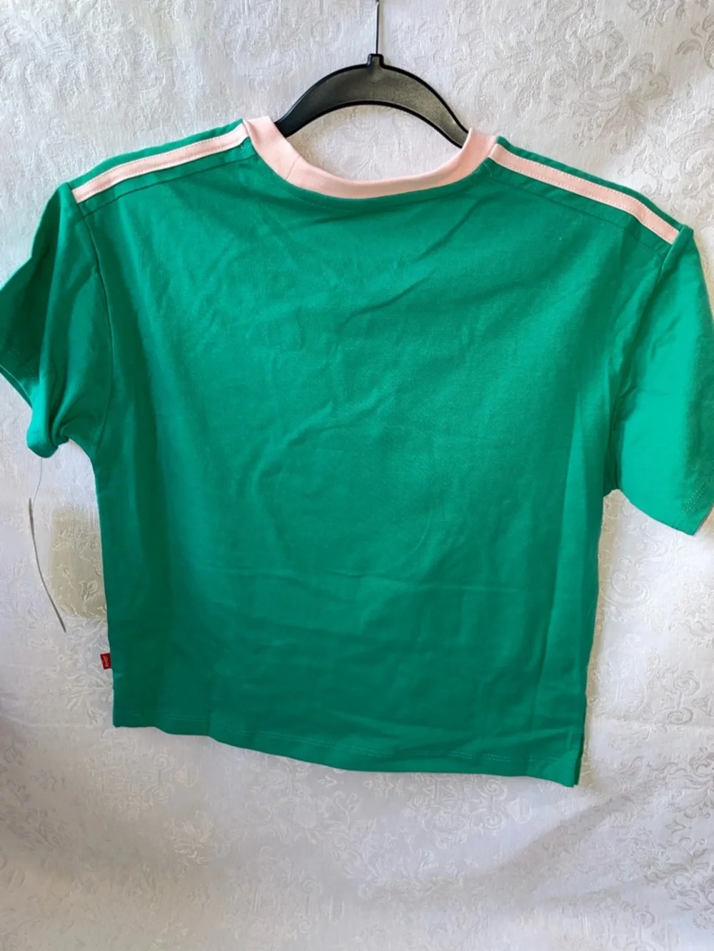 NWT Women’s Levi's Green Tee with Pink Logo & Trim. Size XS. - Picture 2 of 6